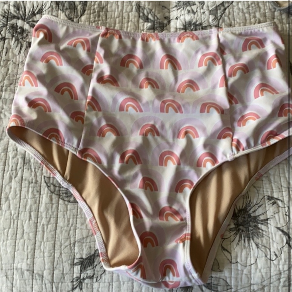 ISO KORTNI JEANE RAINBOW PRINT BOTTOMS